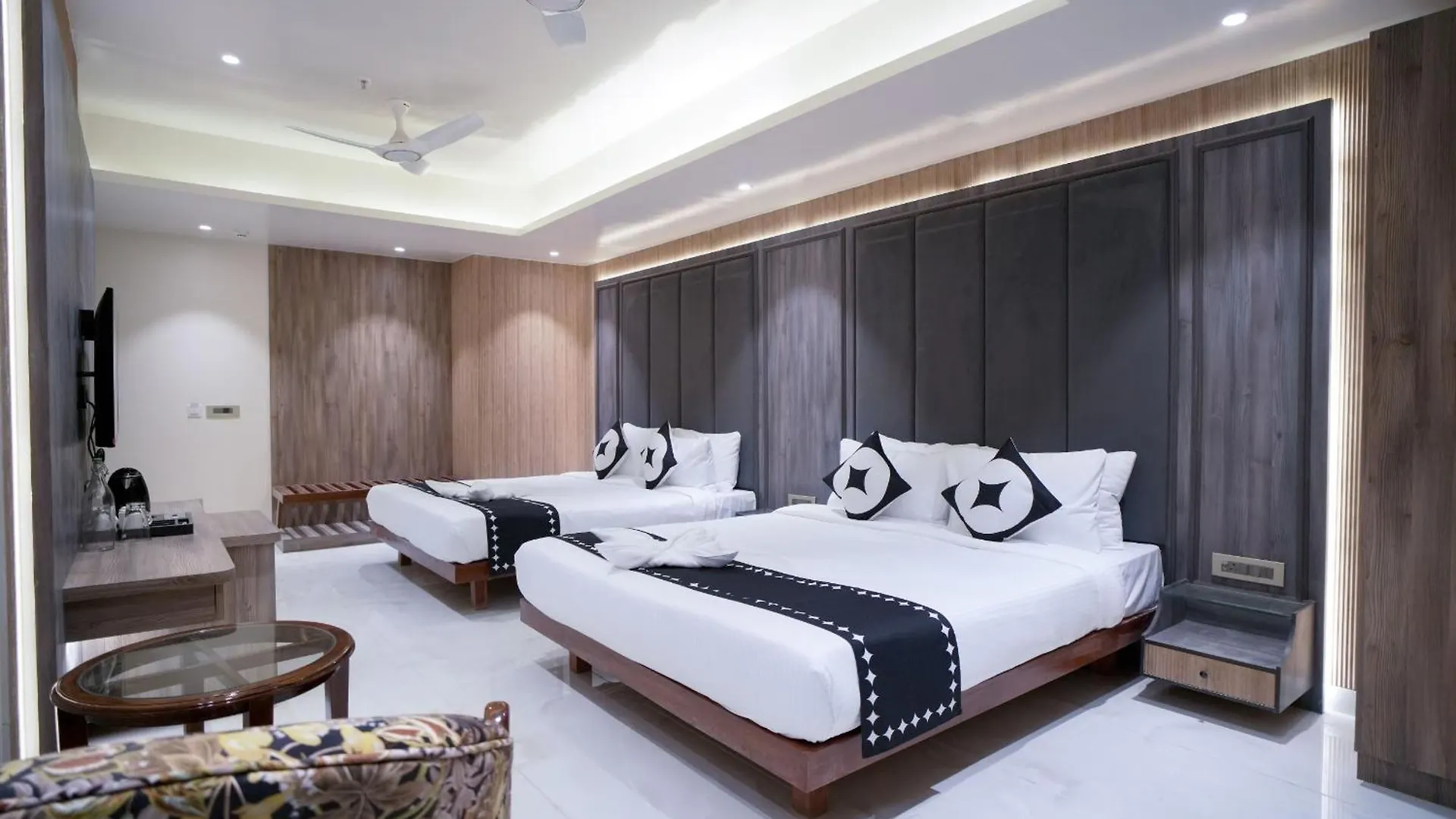Hotel Grand Asian Plaza New Delhi 4*,
